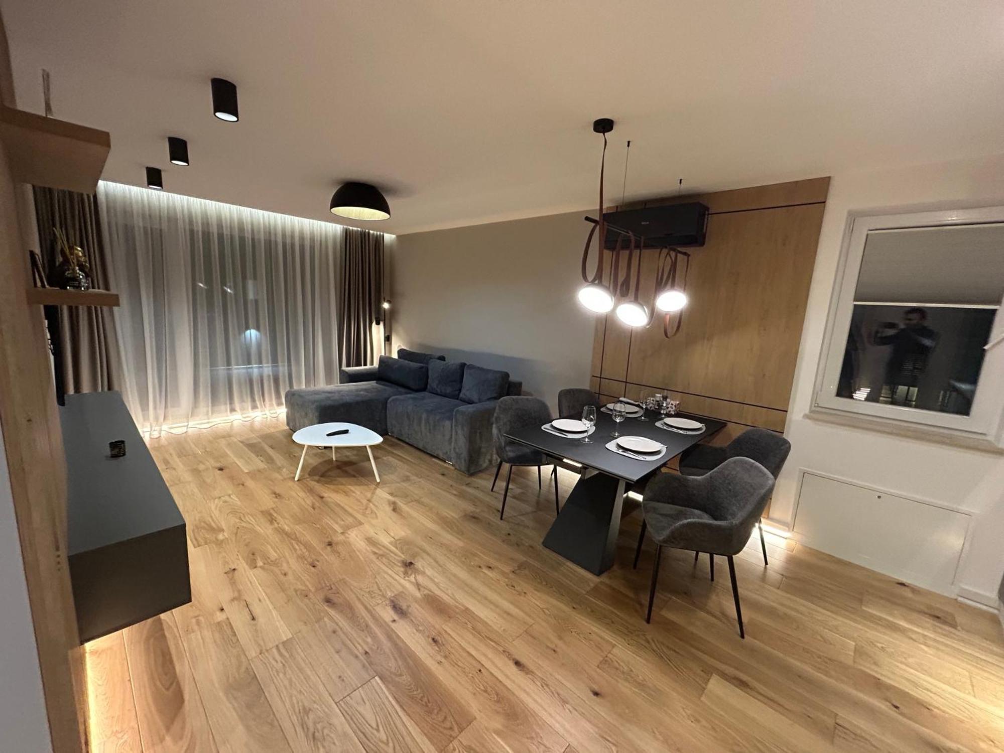 B-Holiday Luxury Apartments Urban Plaza Brassó Kültér fotó